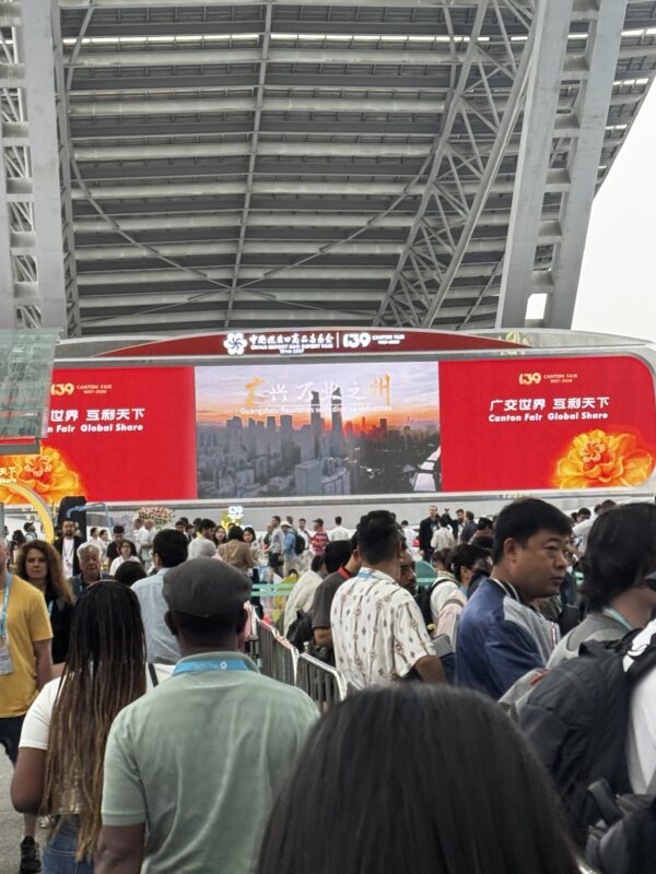中国OEMで承認サンプルから初回量産へ移行する際の工場確認実景