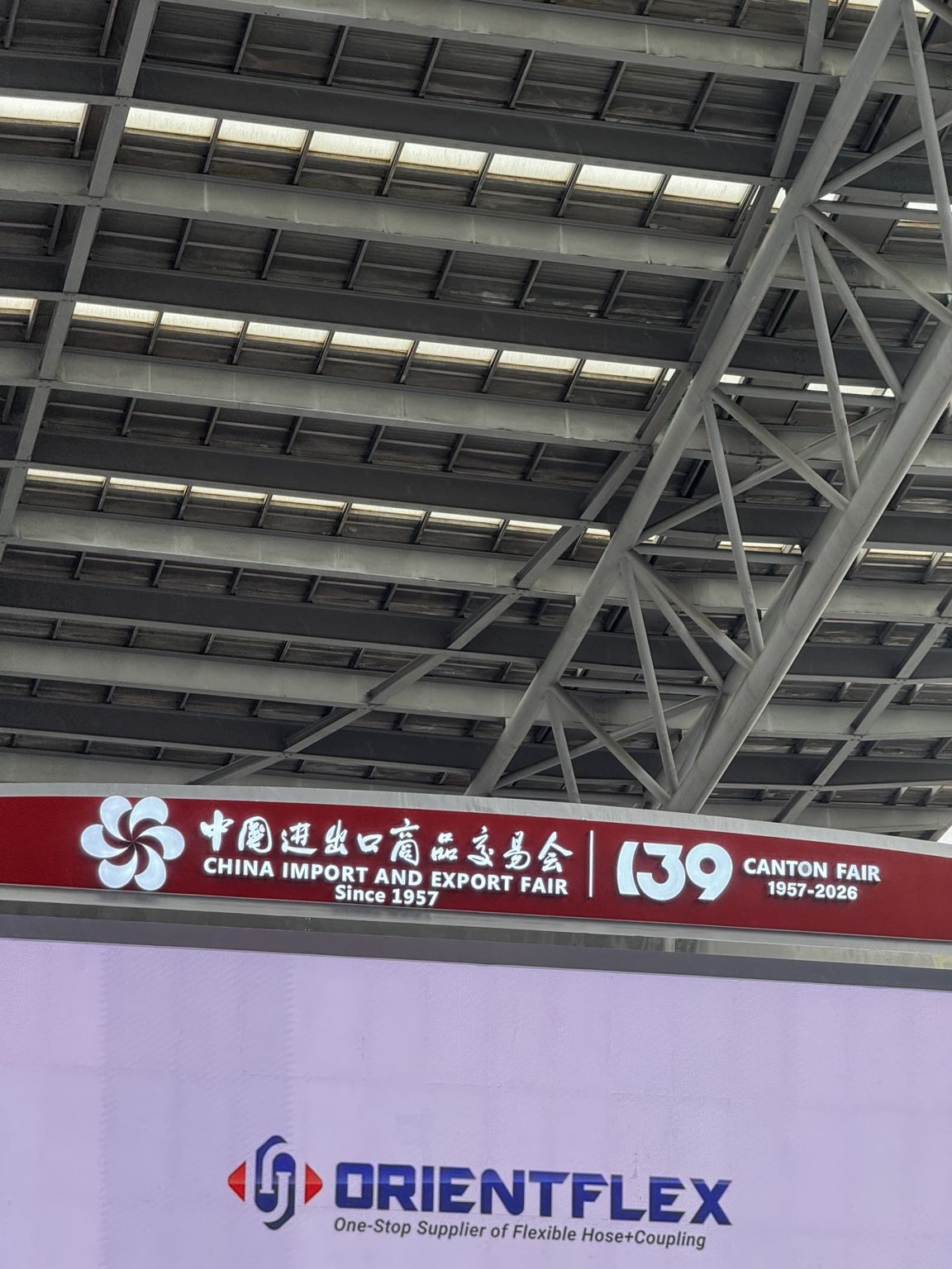 広州・狮岭周辺のバッグOEM工場・商談現場の実景